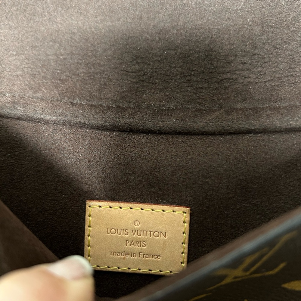 Louis Vuitton Métis Hobo